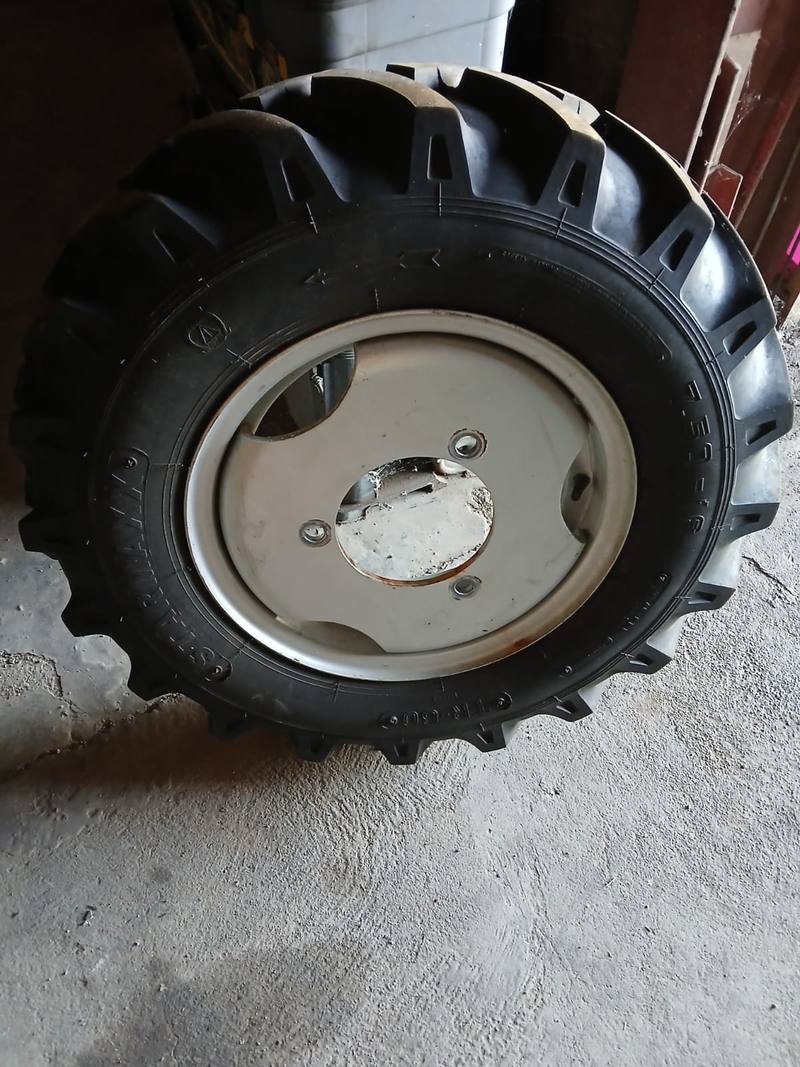 vends 4 pneus tracteur bcs spirit 70 AR