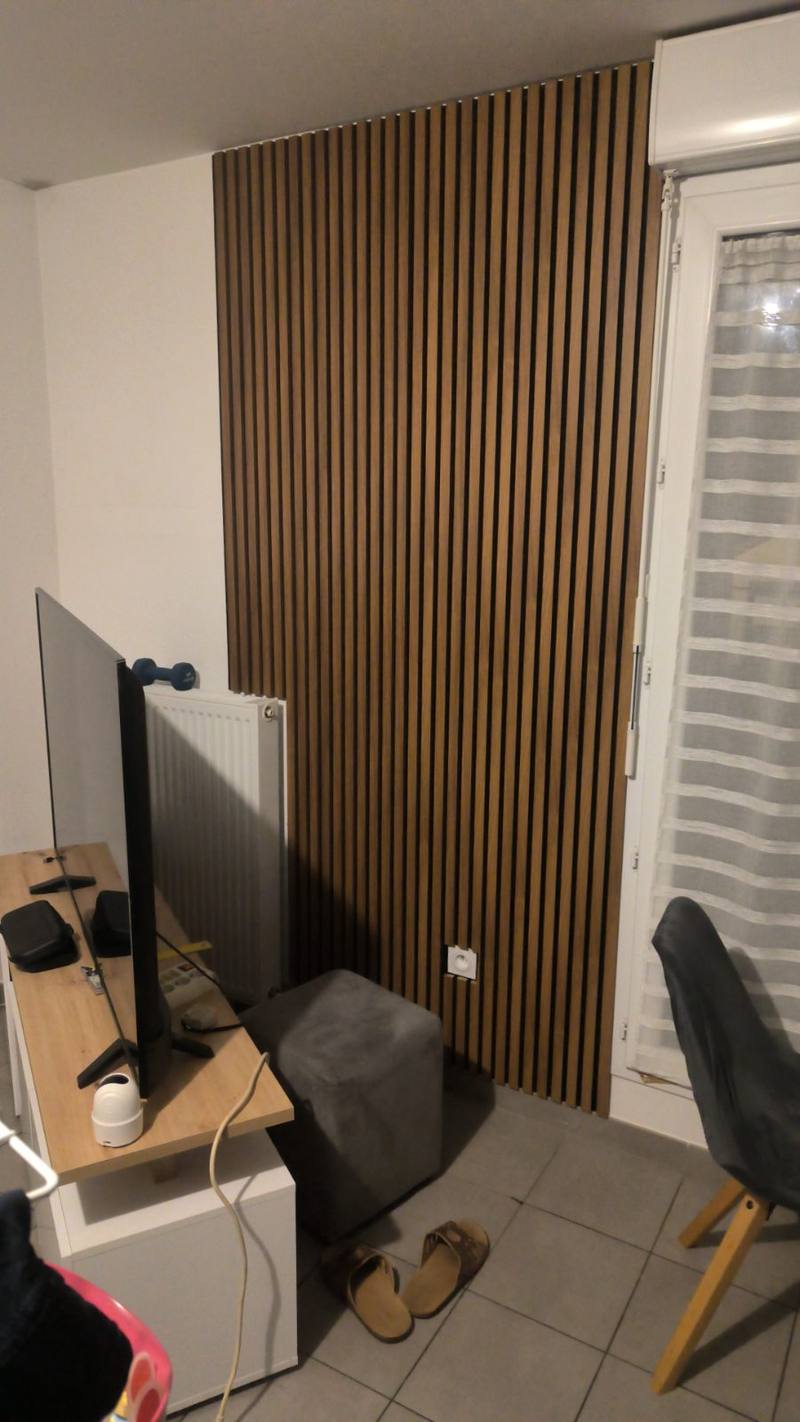Installateur de panneaux acoustique en bois et de panneau PVC style marbre