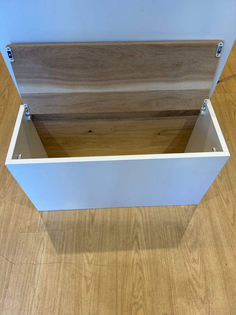 Meuble de présentation finition chêne avec étagère de chaque côté — photo 4