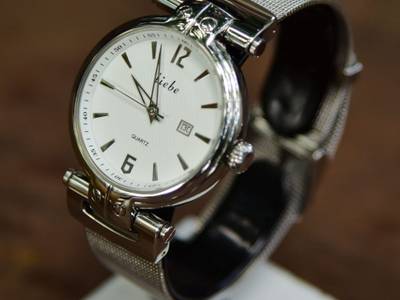 Montre Homme Neuve - Accessoire Incontournable