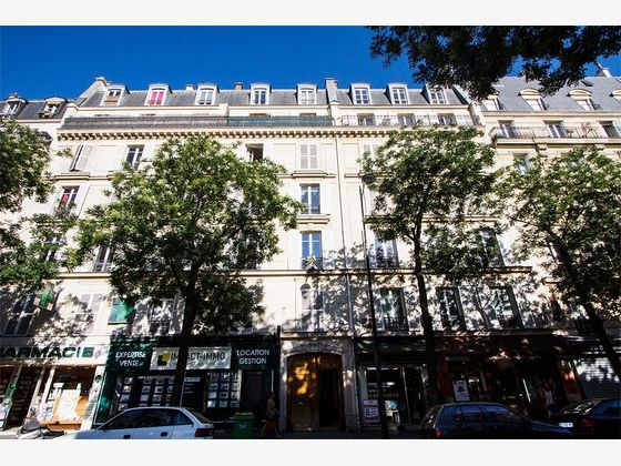 Appartement meublé d'environ 24m², situé rue Brochant Paris 17ème 