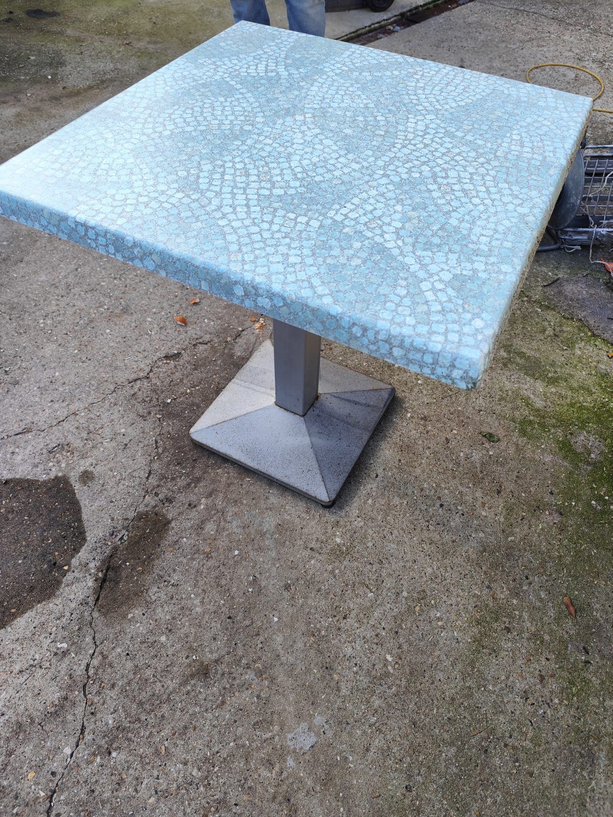 Photo 3 : Lot de tables professionnelles – Rondes et rectangulaires