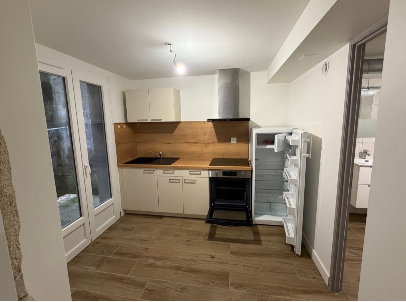 Joli t2 refait à neuf 45m2  500 €